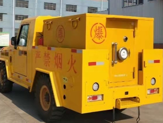 永靖凯龙爆破器材运输车：保障爆破任务的安全运行